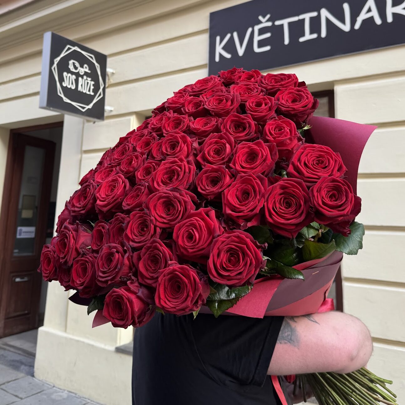 101× červená růže Red Naomi (80 cm) 👑🌹